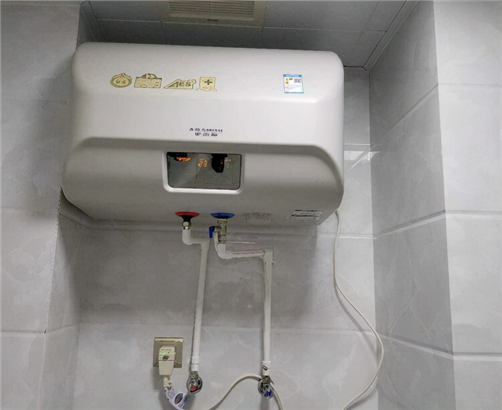 60升热水器一天洗两次澡耗电量,60升热水器一天多少电量