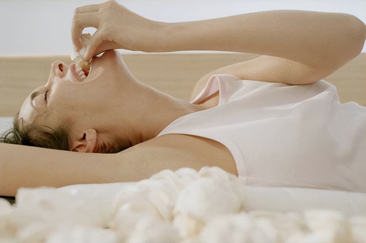 月经含有什么物质,姨妈不小心吃进去了怎么办