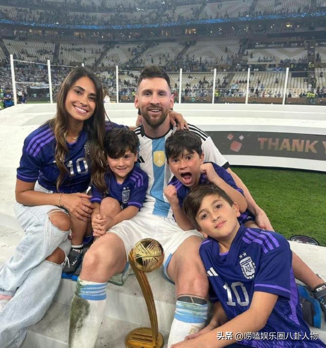 梅西和老婆同框大秀,梅西老婆手拿战靴