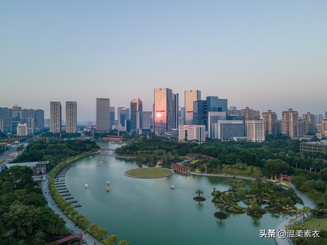 一件30年前的衣服，被我珍藏在记忆里，它是一个广东靓仔送给我的