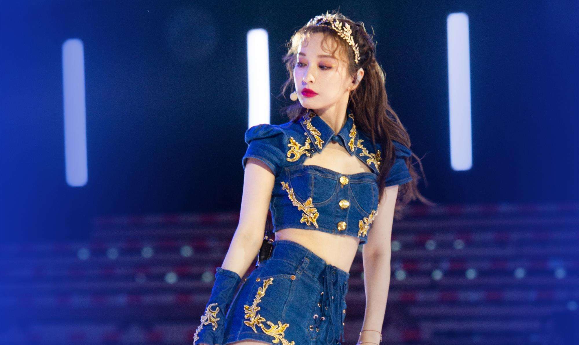 24年来守护着4个兄妹,最后却一个都留不住,何炅老了,都结束了