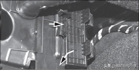如何更换空气滤清器东风标致408,东风标致408的空调滤芯怎么拆