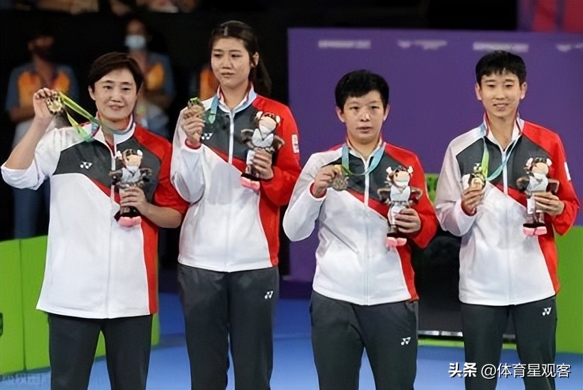 新加坡冯天薇国籍,冯天薇为什么不退役