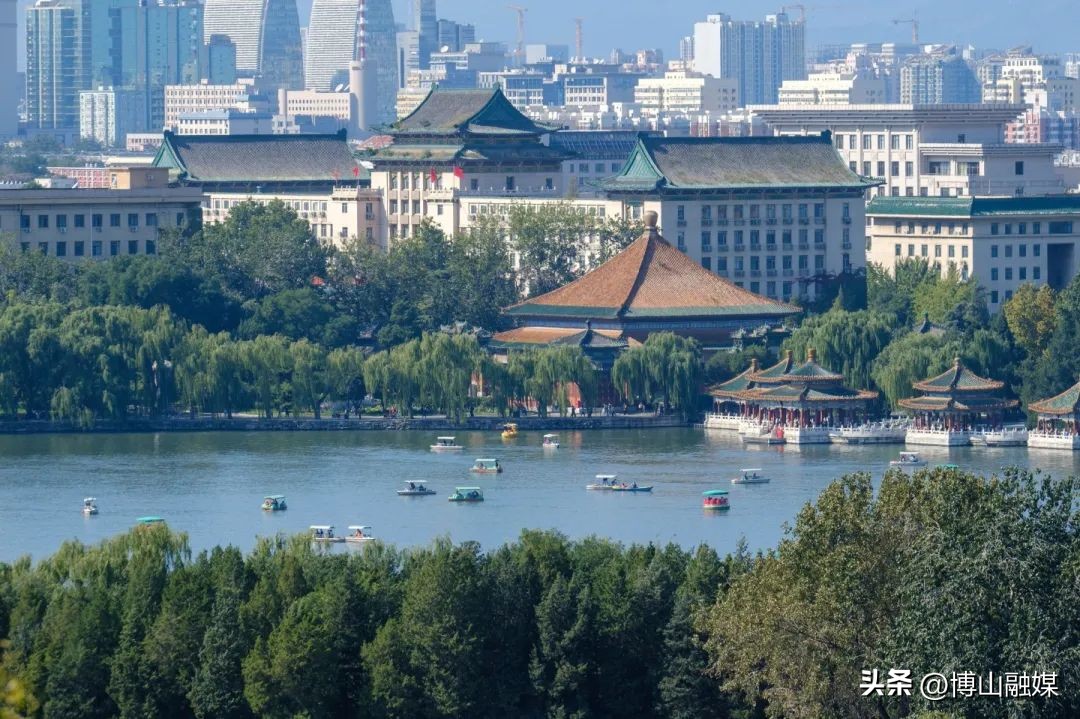 颐和园跟故宫哪个好玩,除了颐和园还有什么好玩的地方