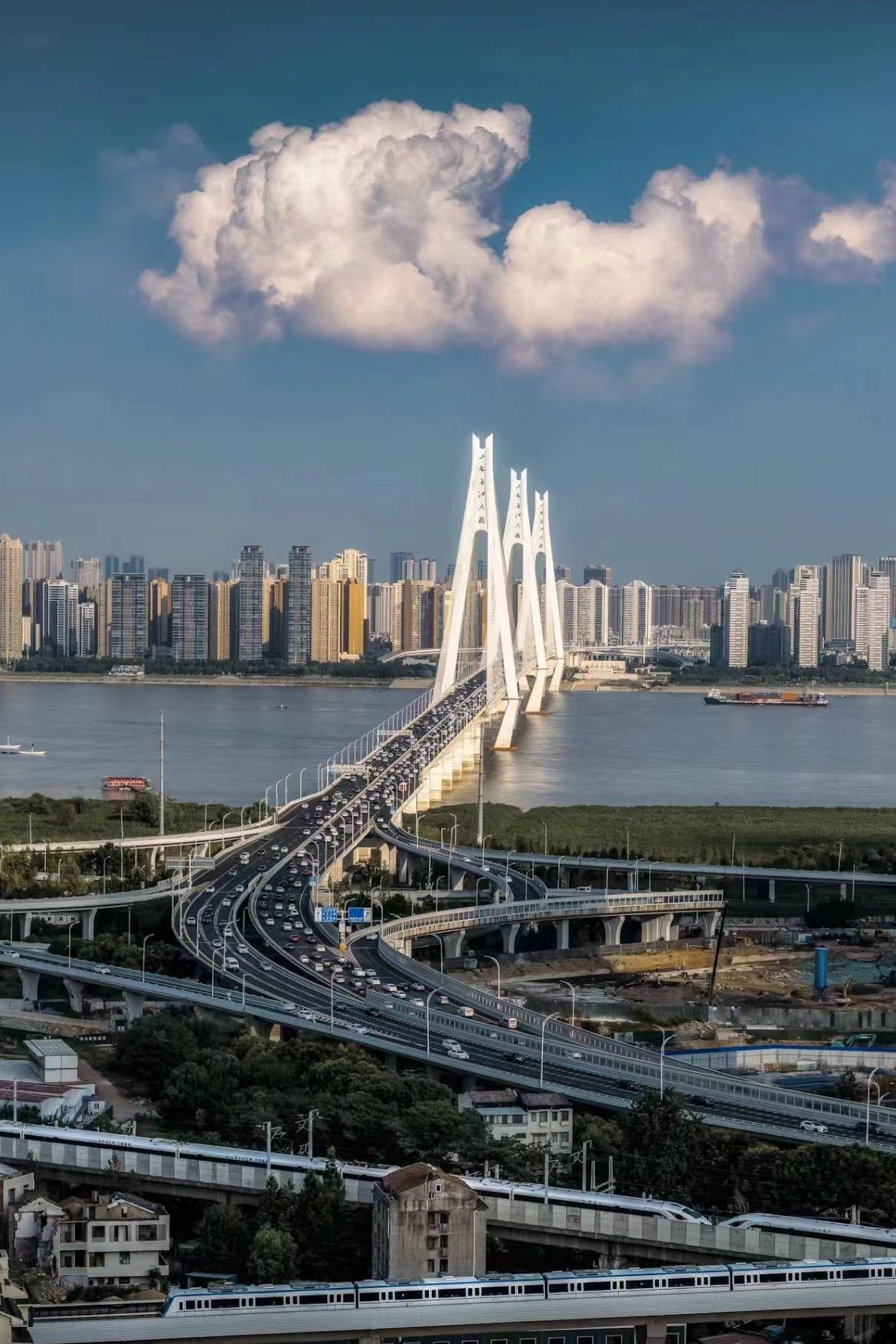 合肥城建水平与一线城市差距大，不如长沙郑州，对标武汉还很遥远