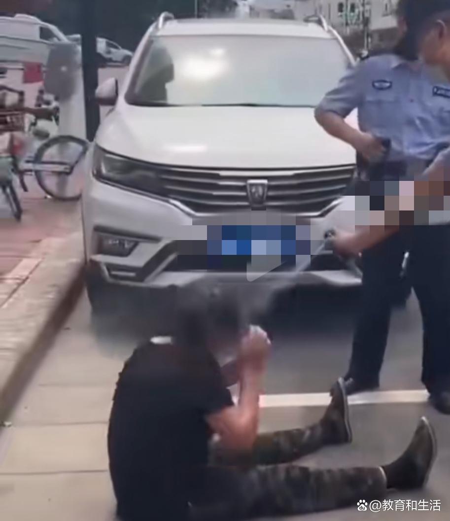 女子人肉占车位被警告后撒泼,女子人肉占车位民警多次劝告无果