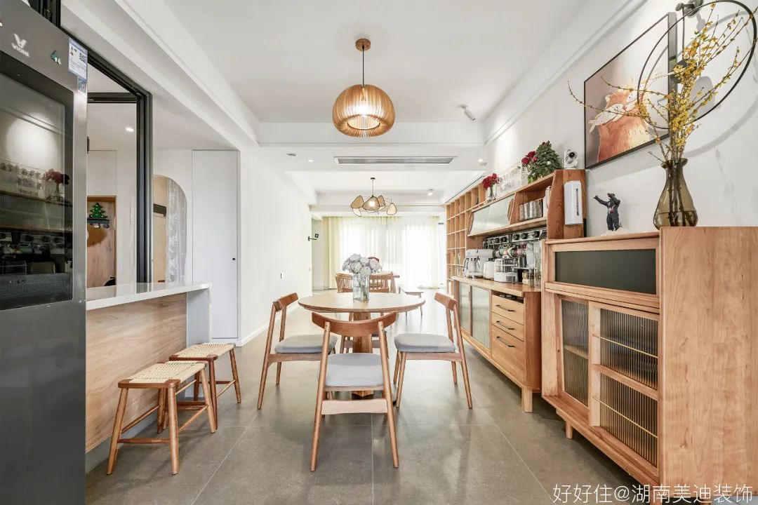 小户型客厅不装电视,小客厅布置极简不要电视