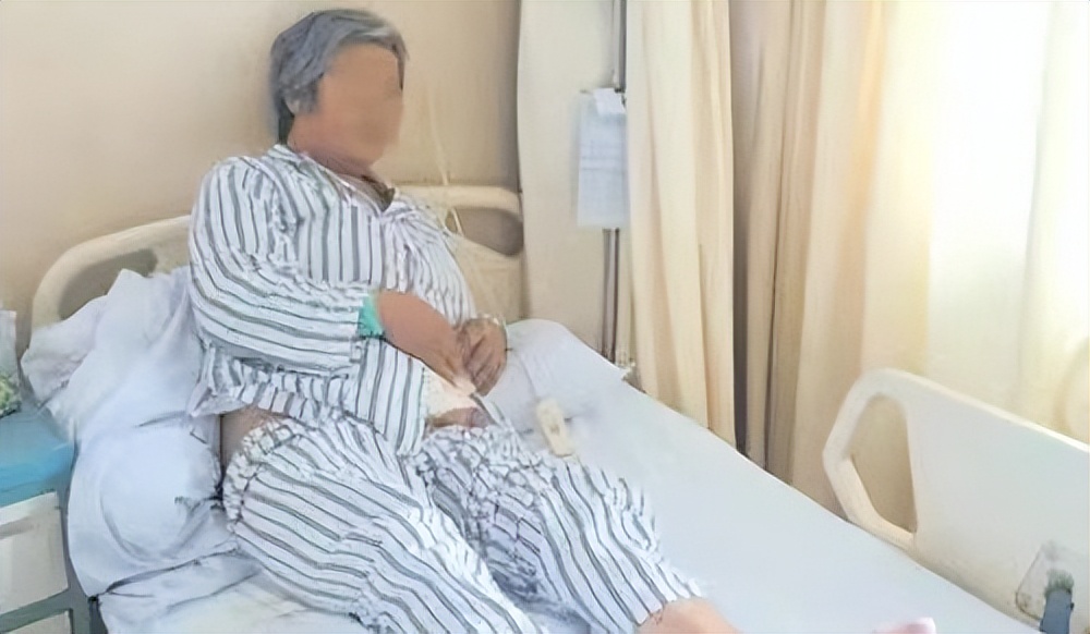 上海老太太在足疗一年消费三百万,60岁老太足浴店消费300万