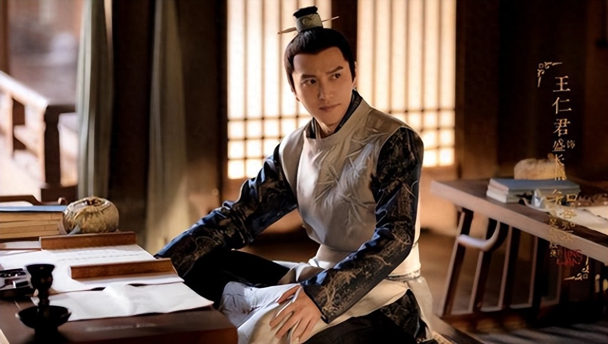 主席形象后继有人，侯京健已接班唐国强，和古月比你更喜欢哪一个