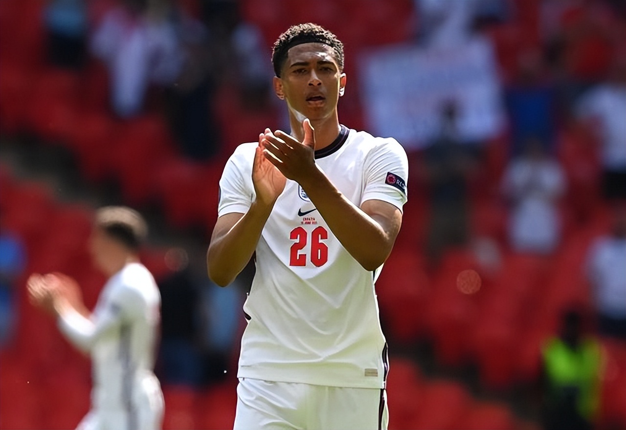 足球世界哈兰德和姆巴佩谁更强,姆巴佩足坛历史排名