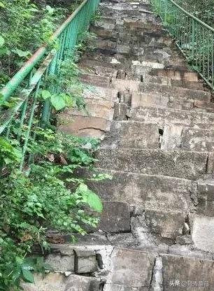 桂林象鼻山中的象鼻岩在哪,桂林象鼻山还有什么山