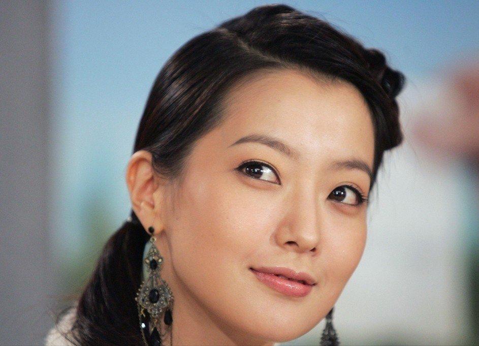 韩国女明星金喜善抖音,韩国女星金喜善