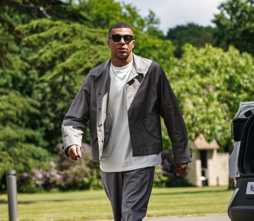 一代球王姆巴佩,一代球王陨落法国阿根廷