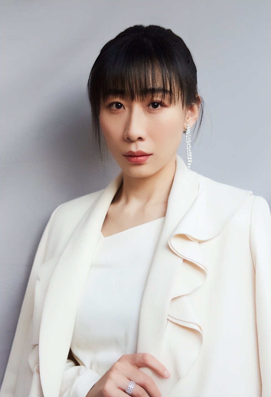 有哪些颜值逆天还有演技的男演员,颜值不高但演技好的男演员