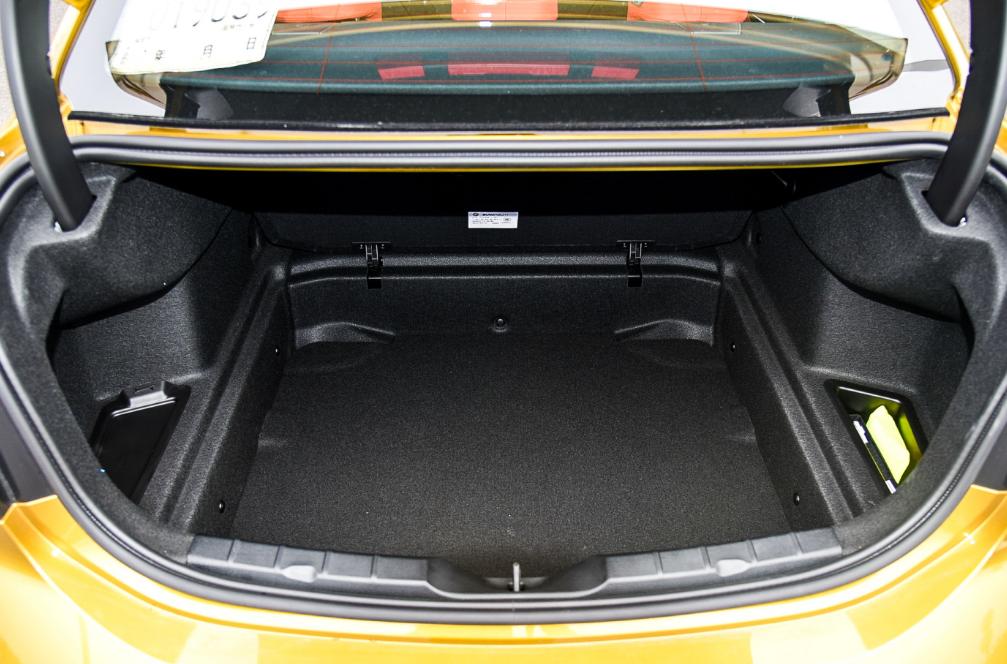 月销量两千多台的车值得购买吗,月销量1万以上的车