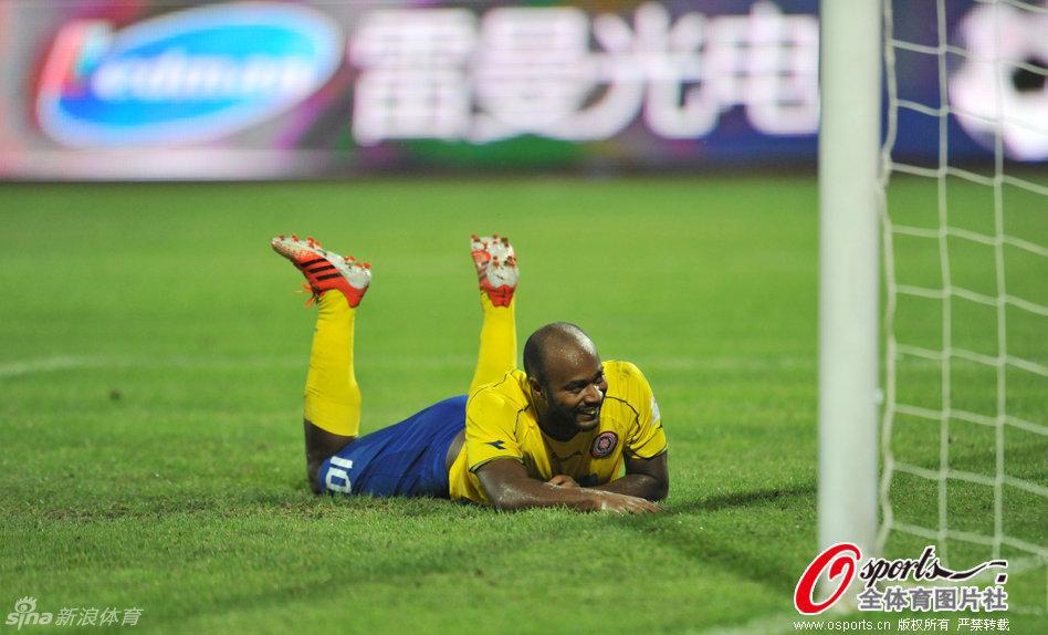 布里斯小传丨年少父亲踢球养家，法甲射手定居成都