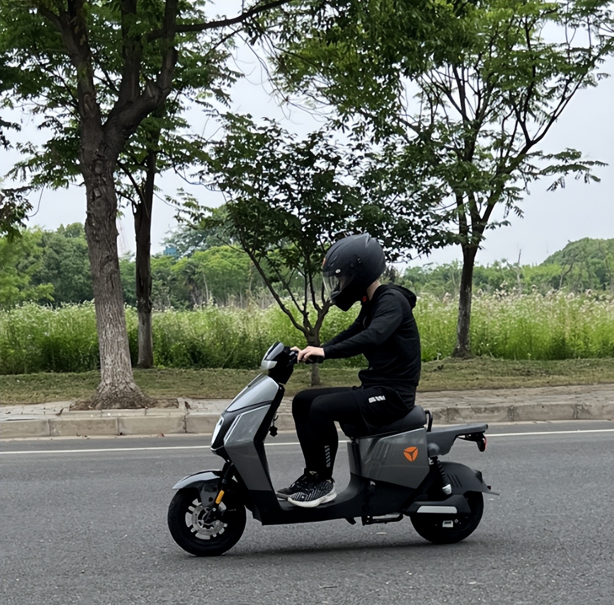 雅迪电动2手车,雅迪ds5是线上款还是线下款