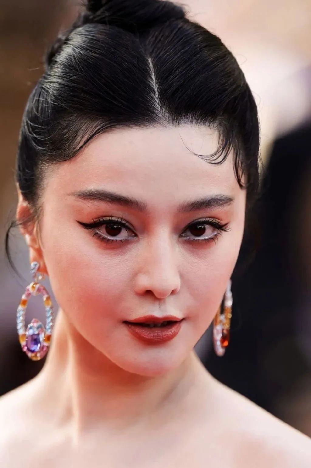 戛纳红毯范冰冰艳压群芳,范冰冰再次惊艳戛纳红毯