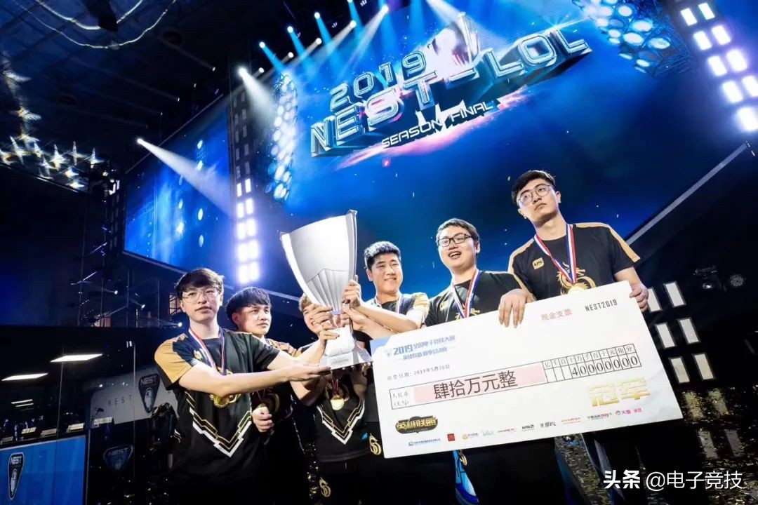 张梓轩的封面图,张梓琳封面人物