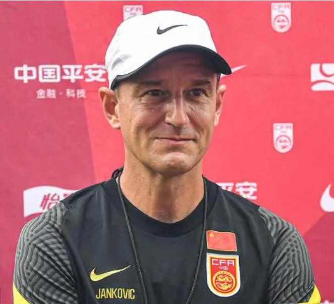 中国男足现任主教练扬科维奇,扬科维奇任国足新主帅
