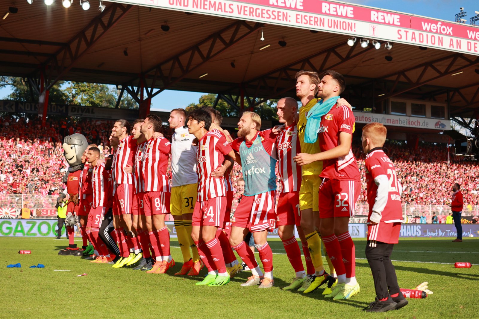 3三年自由转会加盟，本赛季他德甲独造7球，还入选了巴约最佳阵容