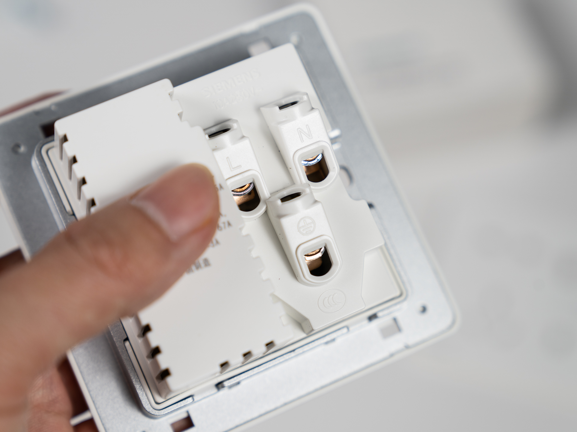 西门子睿宸系列插座测评,西门子睿宸插座辨别真假