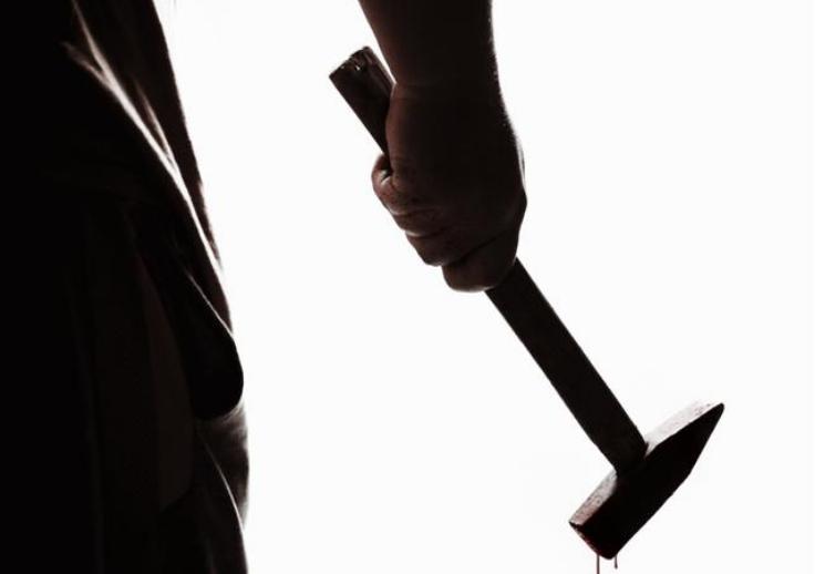 女护士遭医生强奸,联合男友将其当街砍死,死到临头为何高兴落泪