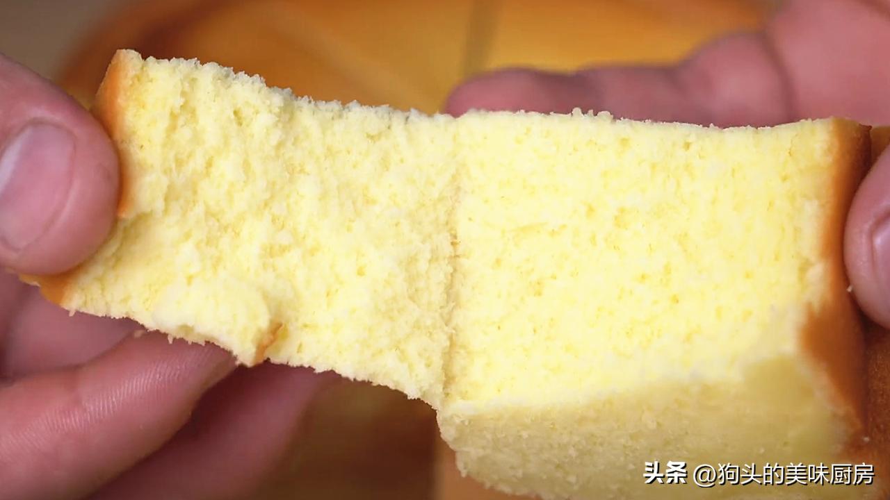 鸡蛋放绞肉机里做蛋糕,把鸡蛋放入绞肉机