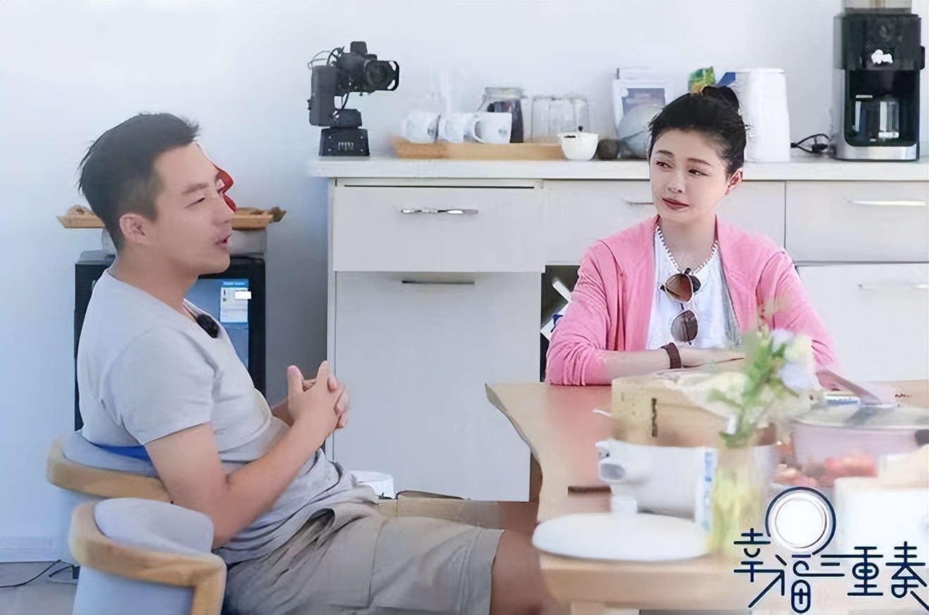 大s买黑色条纹衣服,大s黑色衣服