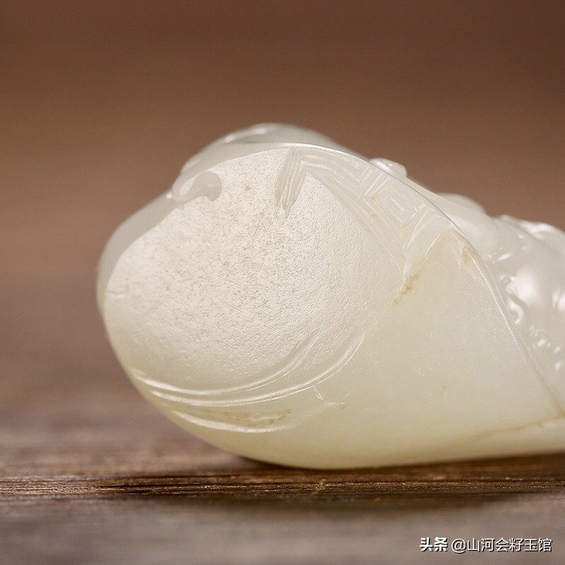 假的和田玉戴着对身体有害吗,和田玉戴久了会价值越来越大吗