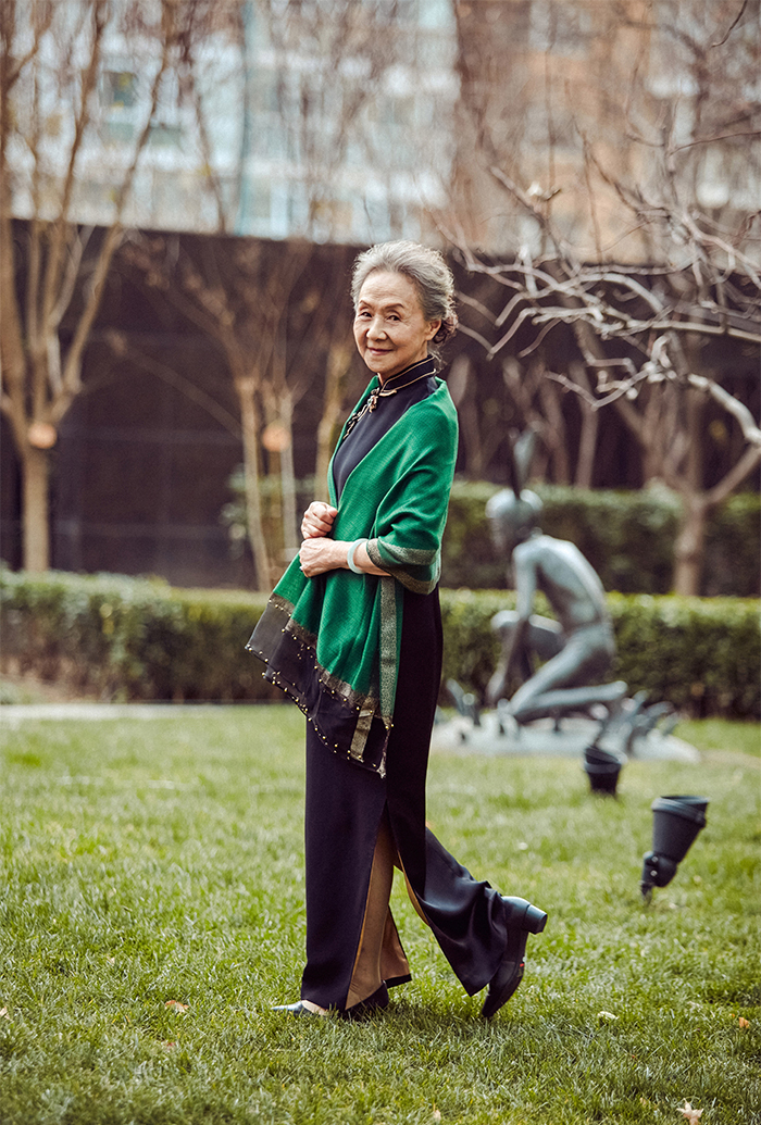 吴彦姝优雅美照,吴彦姝84岁优雅走红毯视频爆棚