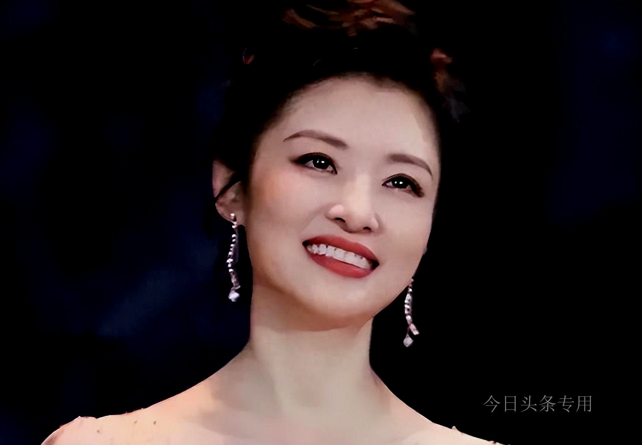 从“央视一姐”到“查无此人”，55岁的周涛，到底经历了什么？