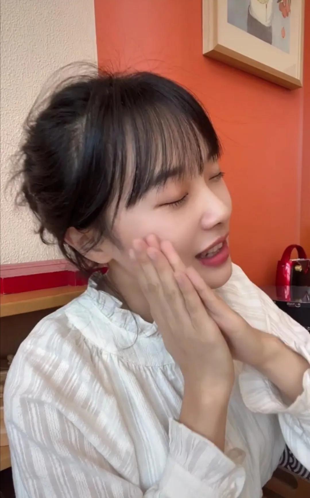 老师一节直播课赚上亿,女老师直播赚钱给学生买礼物