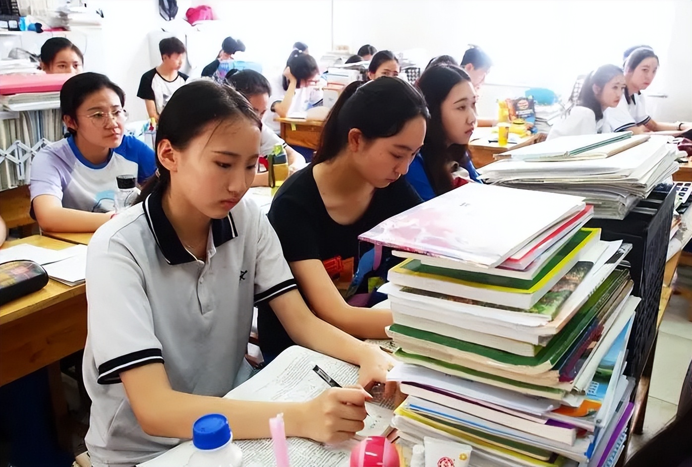 高考生查分途中晕倒,高考查分后进icu的学生醒了吗