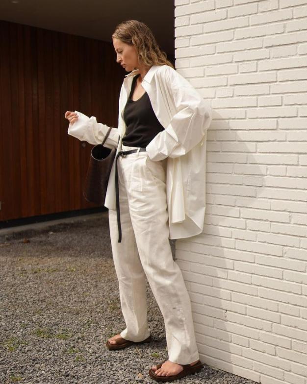 黑色衬衫最新穿搭,衬衫穿在毛衣外面