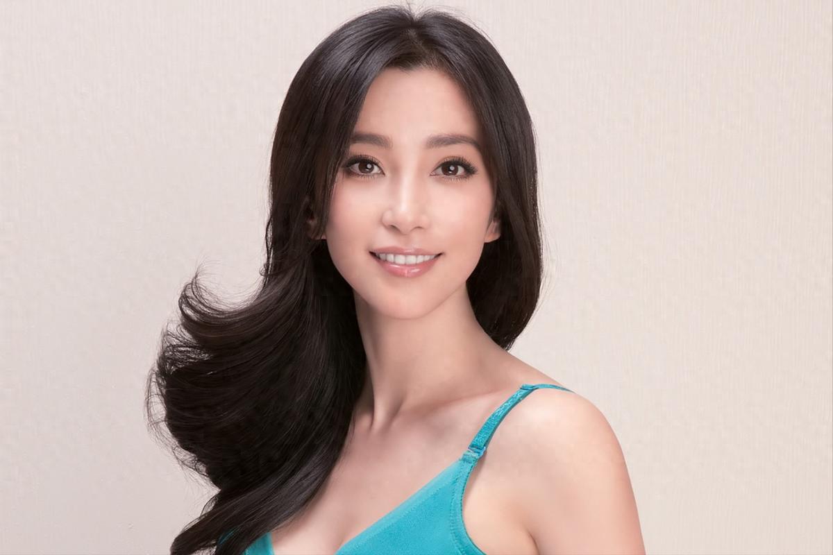 趋炎附势谄媚逢迎，讨好大佬陪睡上位，白莲花李冰冰现形记