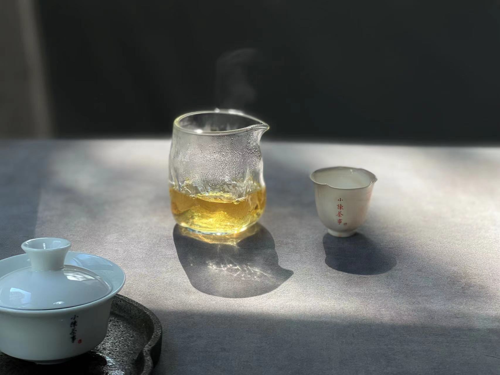 喝茶手指敲桌礼仪瞎讲究,茶桌礼仪之三种叩手礼仪是什么