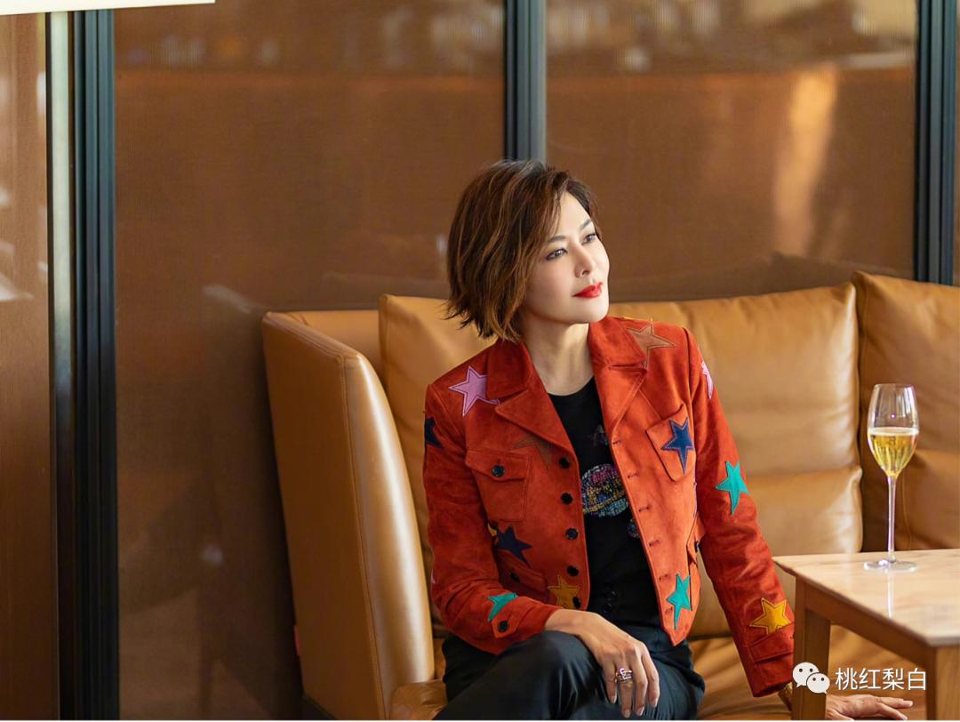 59岁关之琳豪宅内景曝光,香江第一美女关之琳年轻时颜值