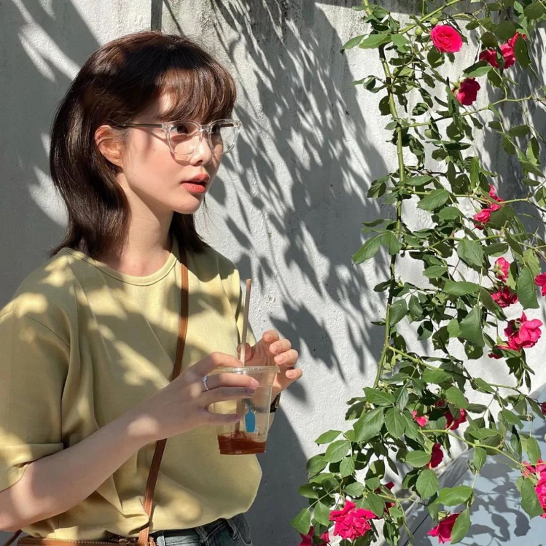 穿白t配什么发型好看,选对发型怎么穿都美炸天