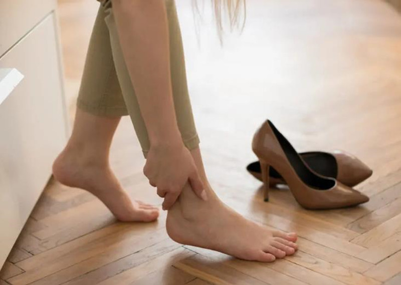 脚踝疼跟穿鞋子有关系吗,穿鞋脚踝痛是什么原因