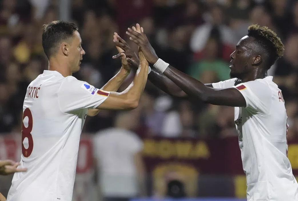 罗马1-6惨败穆帅球迷反应,罗马1-6惨败穆帅是故意的吗