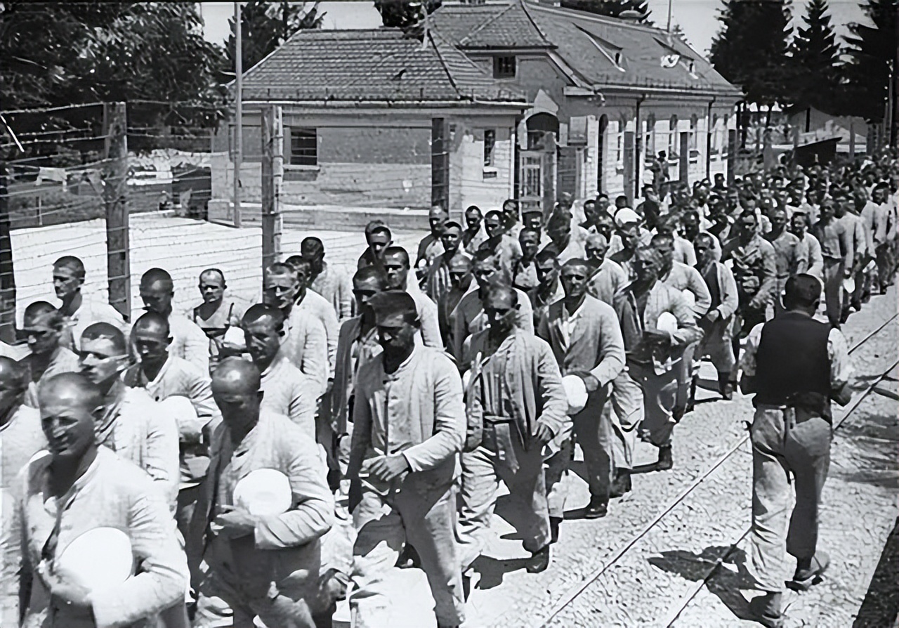 纳粹集中营女犯遭枪杀,1939犹太人集中营