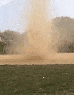 女孩去纹身结果喜欢上了纹身师,陪老婆去纹身