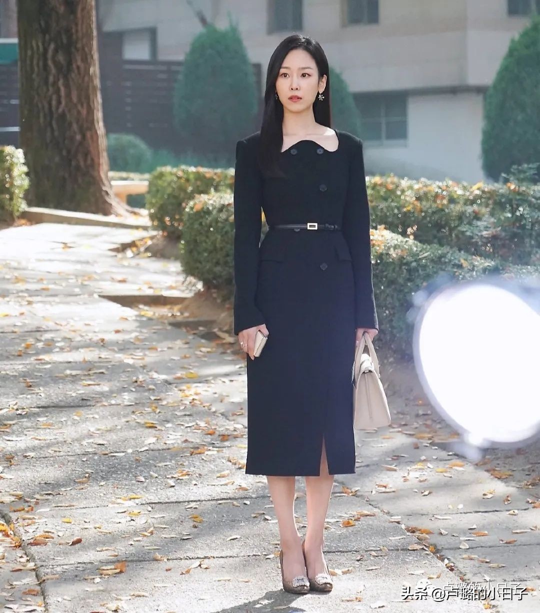 被渣男逼到流产差点自杀，从剧中穿搭就能看出女主复仇的野心