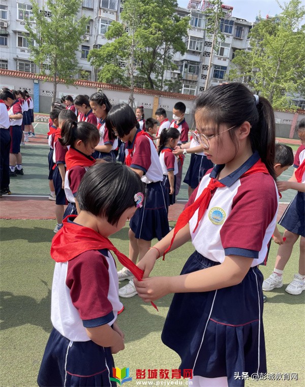 徐州市湖滨中心小学新队员入队暨一星章颁章仪式