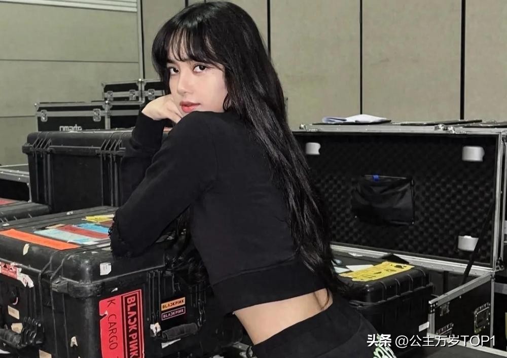 看过疯马秀就知道Lisa的不对外公开表演可能“尺度”不止于此！