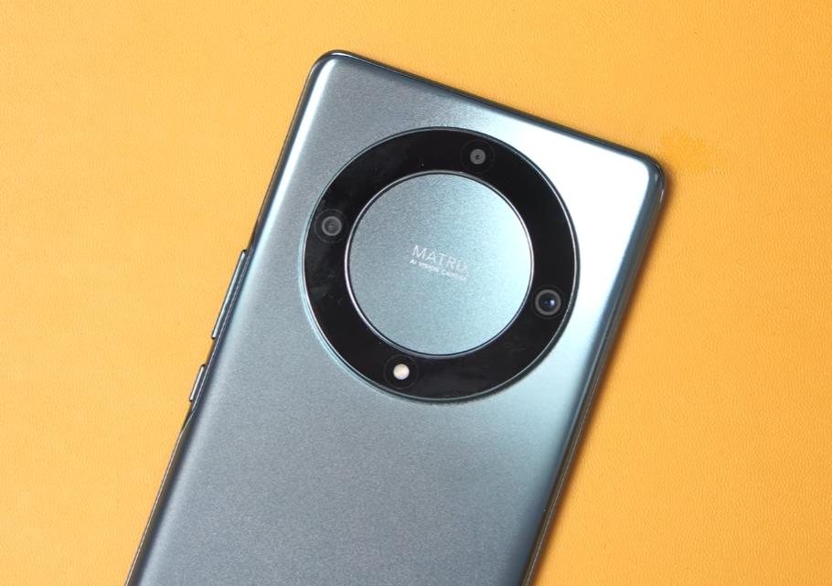 荣耀开始反击，5100mAh+“19GB”+三年流畅，曲面屏手机仅1189元