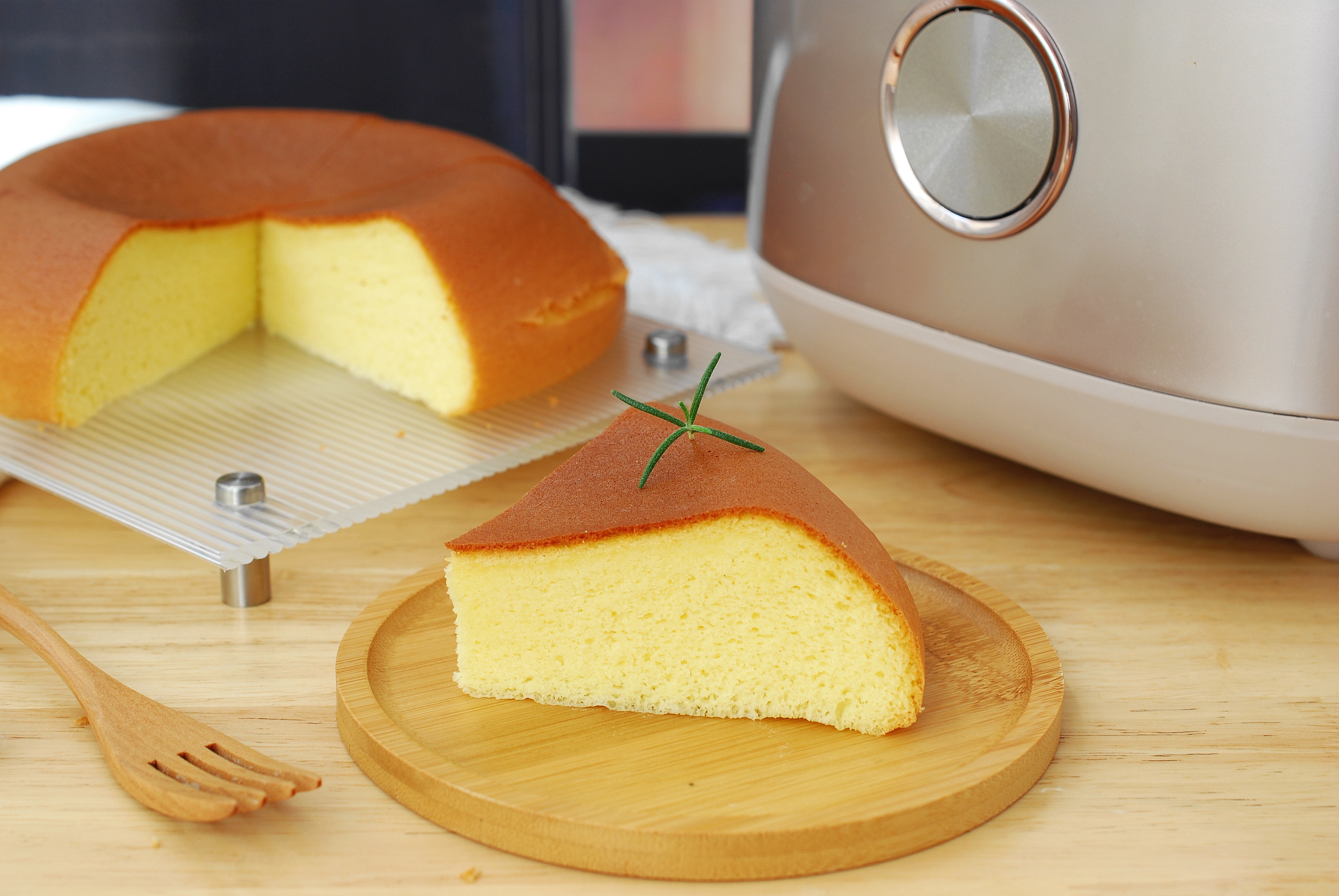 不用分蛋打发的纸杯蛋糕,不需要打发只用鸡蛋的电饭煲蛋糕