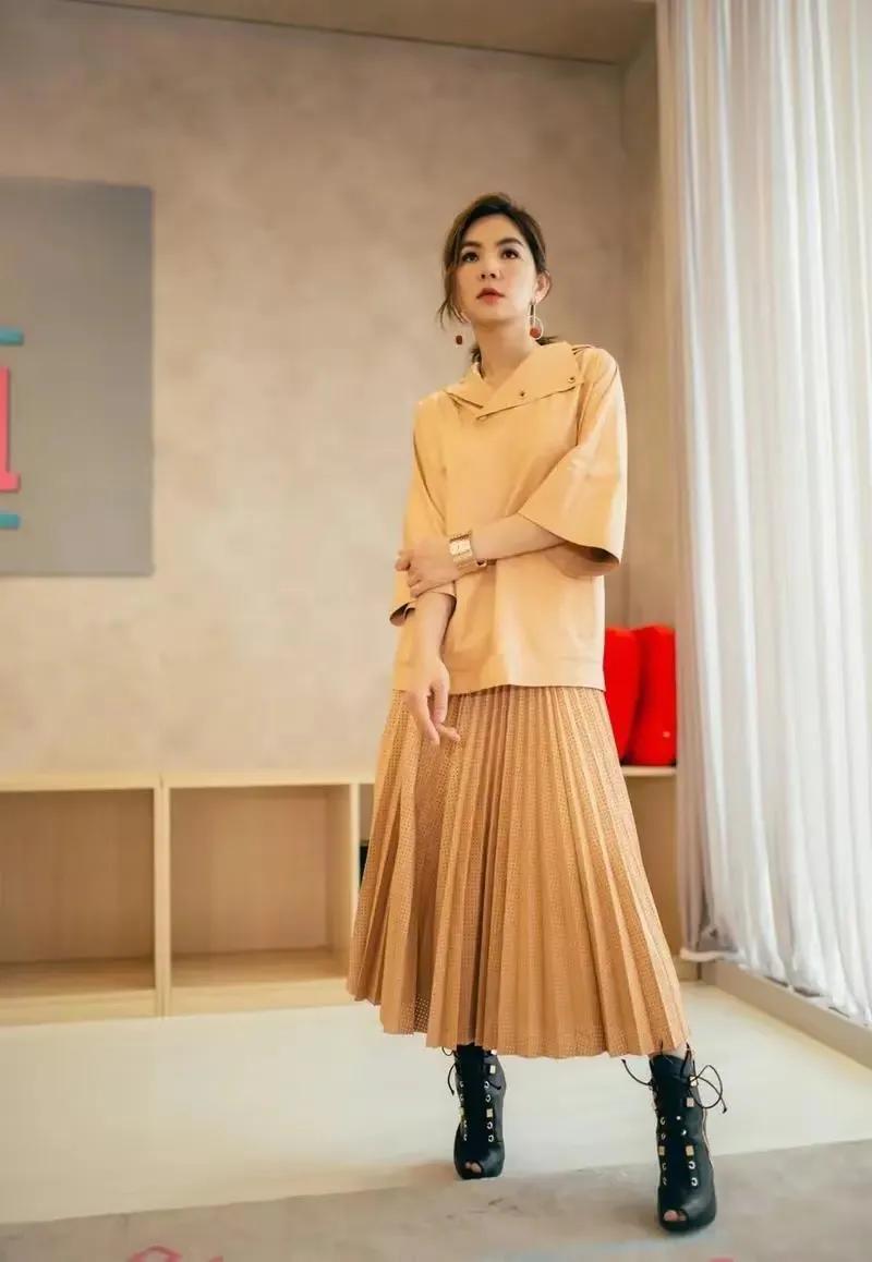 ella陈嘉桦恋人未满初舞台完整版,陈嘉桦浪姐4首秀舞台