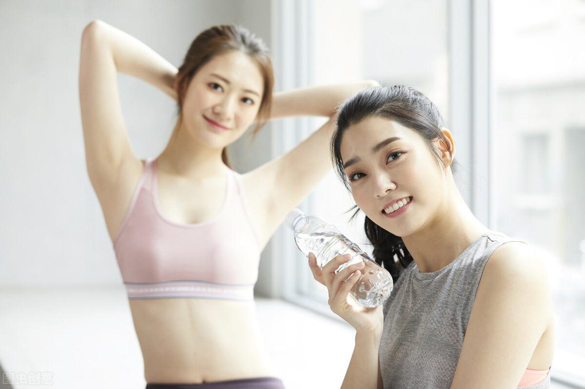 面部瑜伽71岁冻龄女神,面部瑜伽坚持一年效果